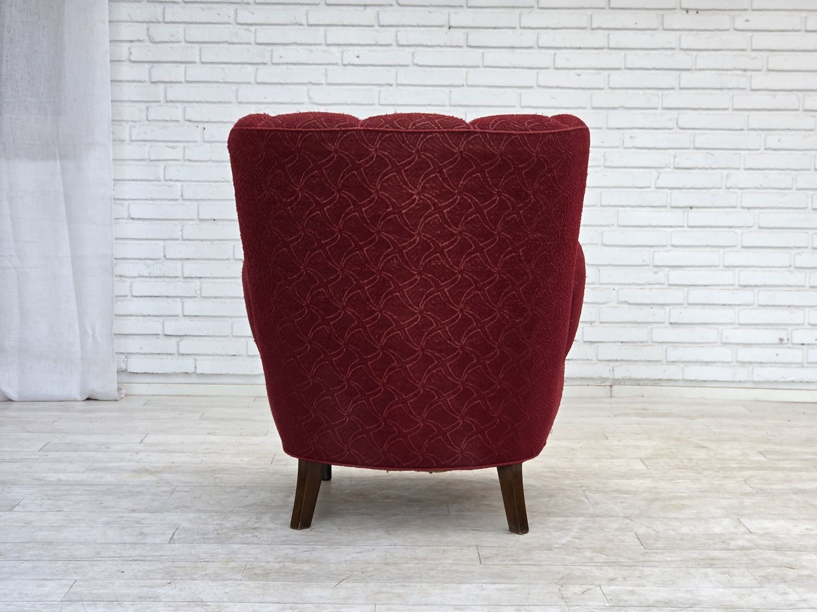 photo vinterior 1960s, Danish Armchair, Original Red Furniture Fabric.