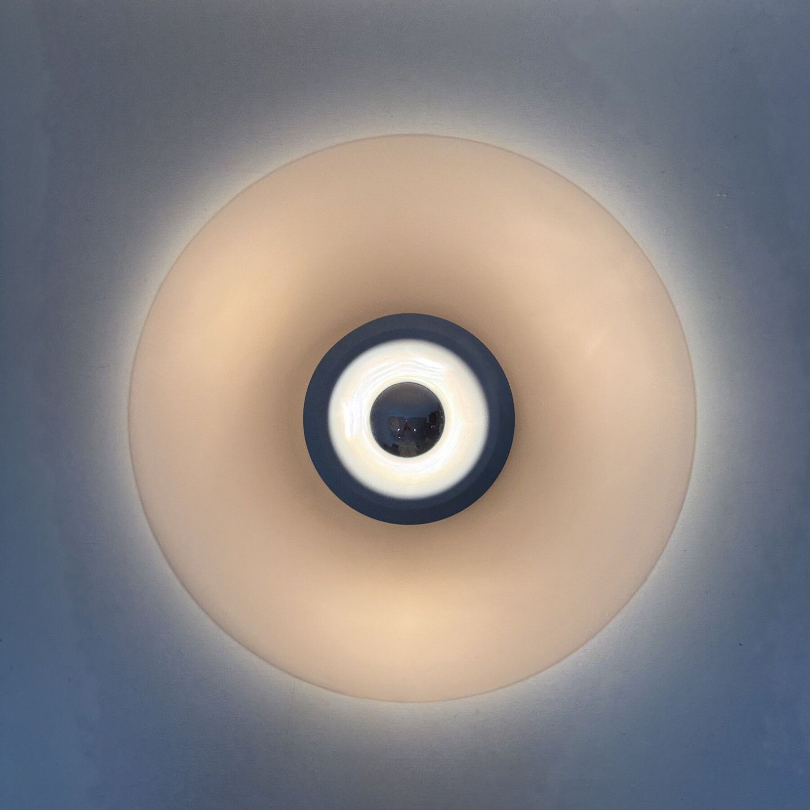 Postmodern Italiaanse wandlamp van roze glas, jaren 1980 photo 505.0