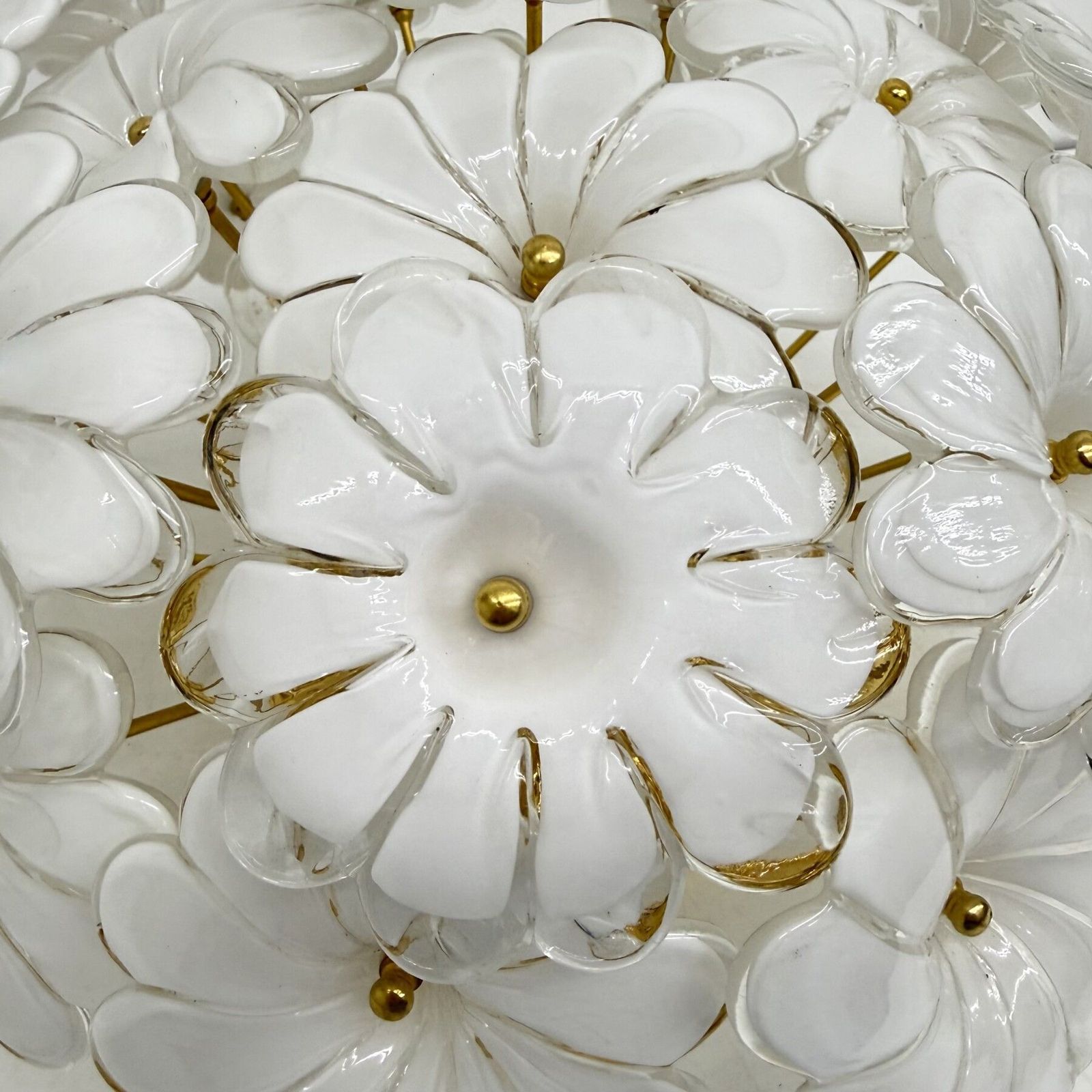 Luminaires Plafonnier italien floral en verre de Murano blanc, années 1970 photo