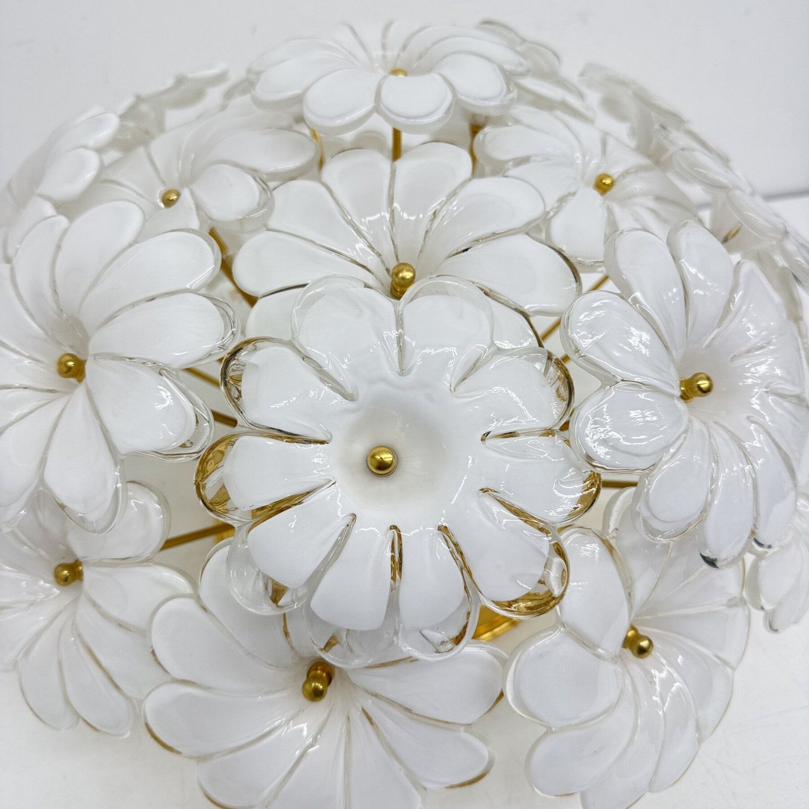1595.0 Plafonnier italien floral en verre de Murano blanc, années 1970 photo