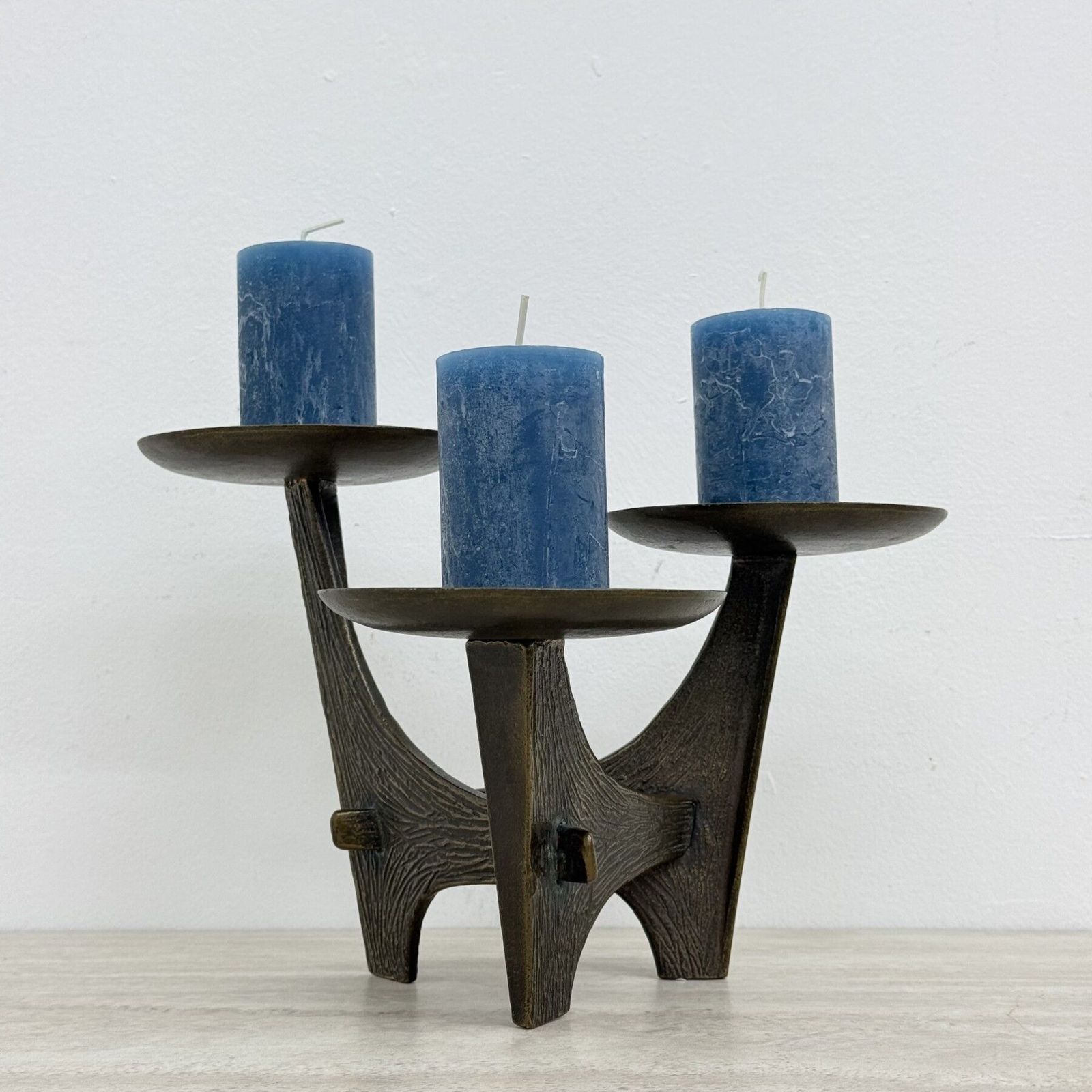 Modernistisch sculpturaal brutalistisch massief bronzen kandelaar, Frankrijk, jaren 1960 photo furniture
