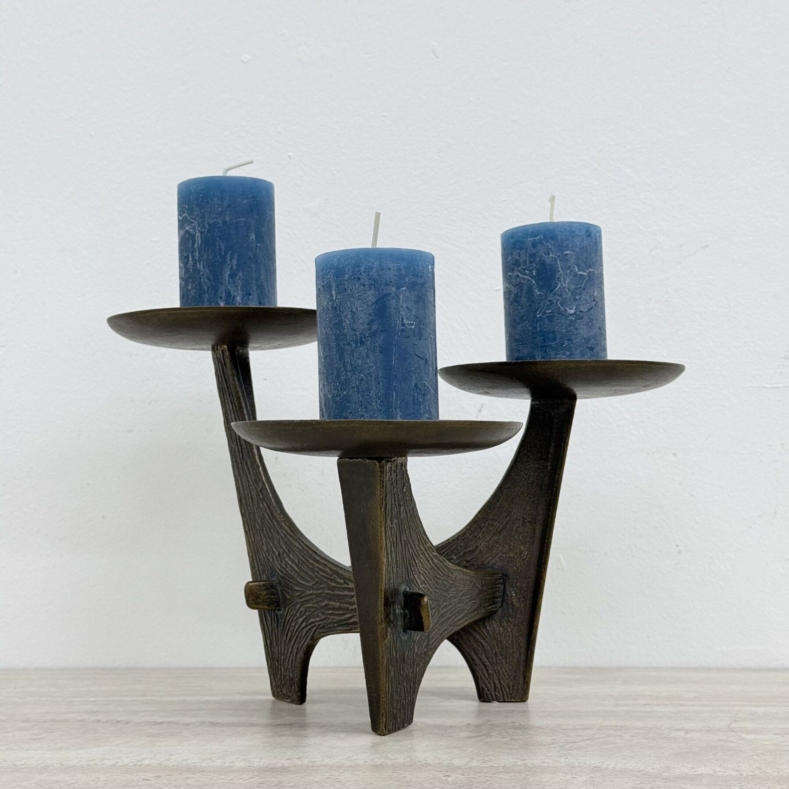 Modernistisch sculpturaal brutalistisch massief bronzen kandelaar, Frankrijk, jaren 1960 photo for sale