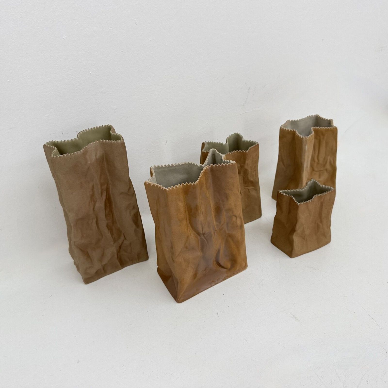 photo furniture Set van 6 Rosenthal Paper Bag vazen van Tapio Wirkkala, jaren 1970
