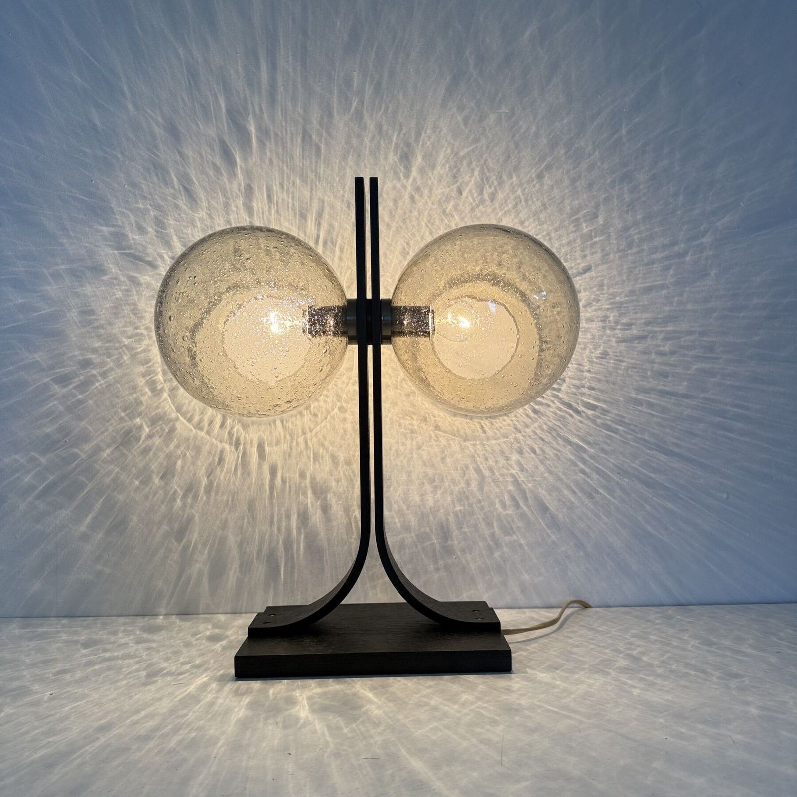Temde Leuchten tafellamp met multiplex en glazen bollen, jaren 1970 photo Verlichting