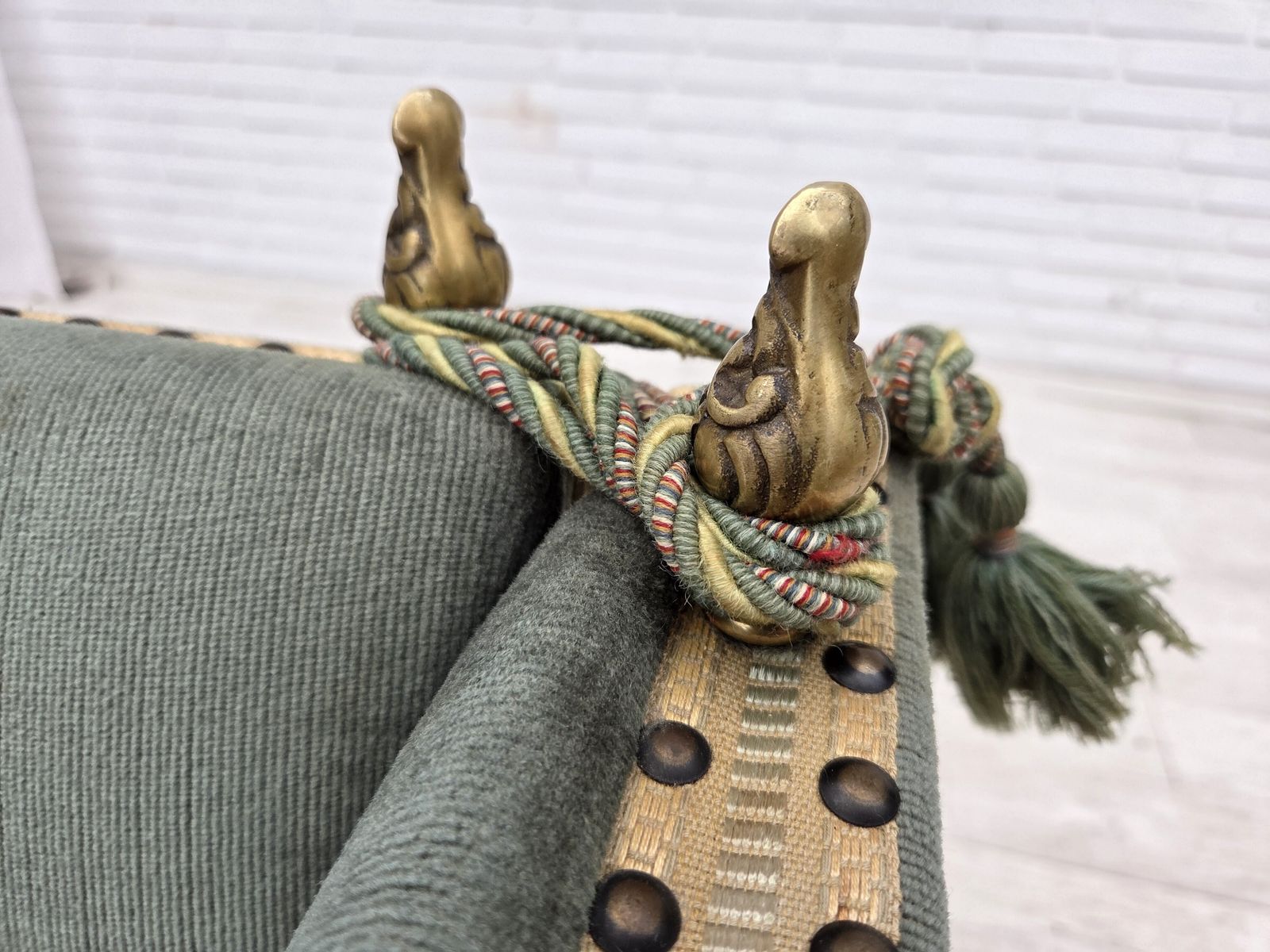 Deens 2-zits "Spanish" sofa met neerklapbare armleuningen, jaren 1970, groen en rood velours. photo buy