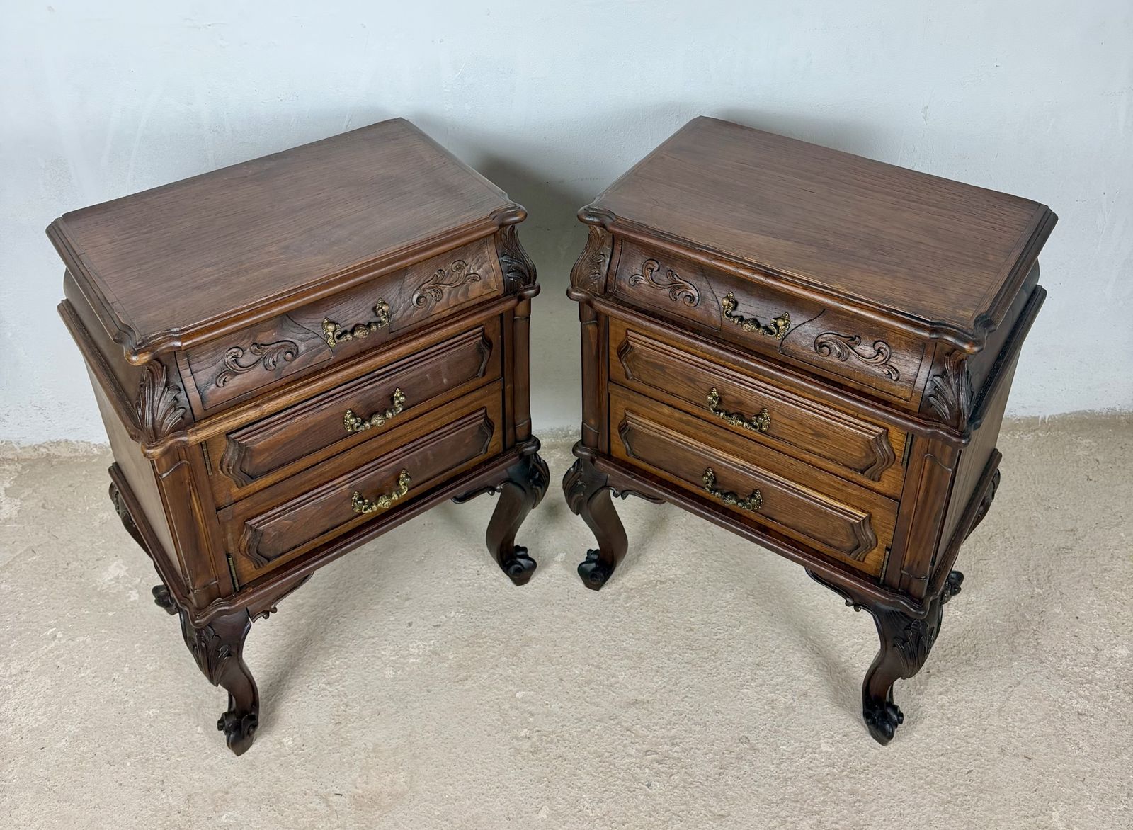 Paar Franse Louis XV-stijl houten nachtkastjes, 20e eeuw photo 2520.0