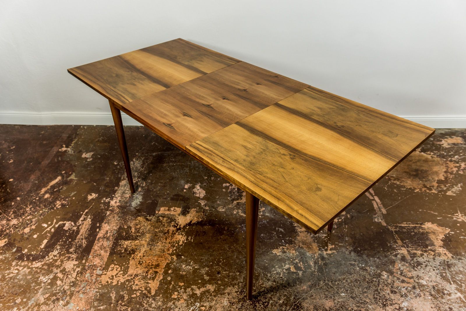 Mid-Century uitschuifbare eettafel in walnoot, jaren 1960 photo furniture