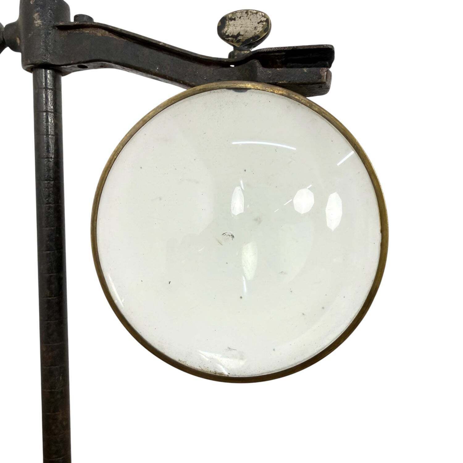 Antieke industriële lens op gietijzeren voet, Parijs photo 154.0