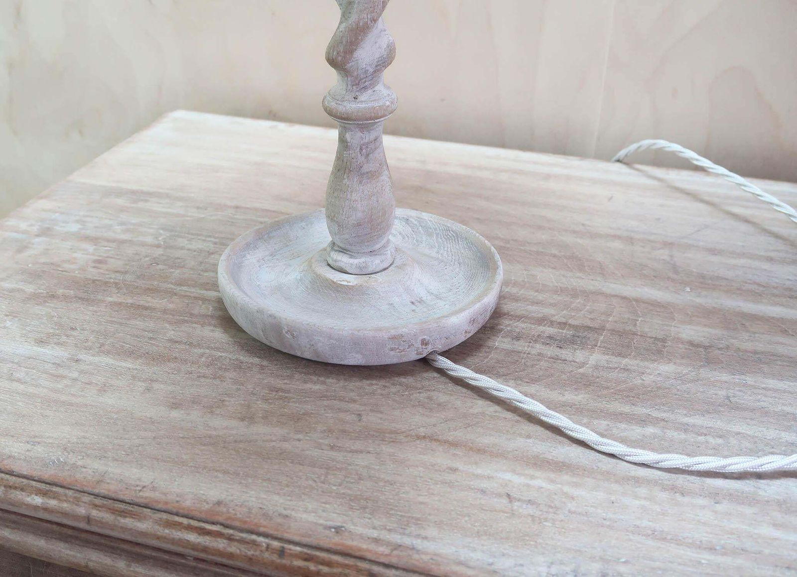 Antieke gekalkte eiken barley twist tafellampen, Engels, ca. 1920 photo 200.0