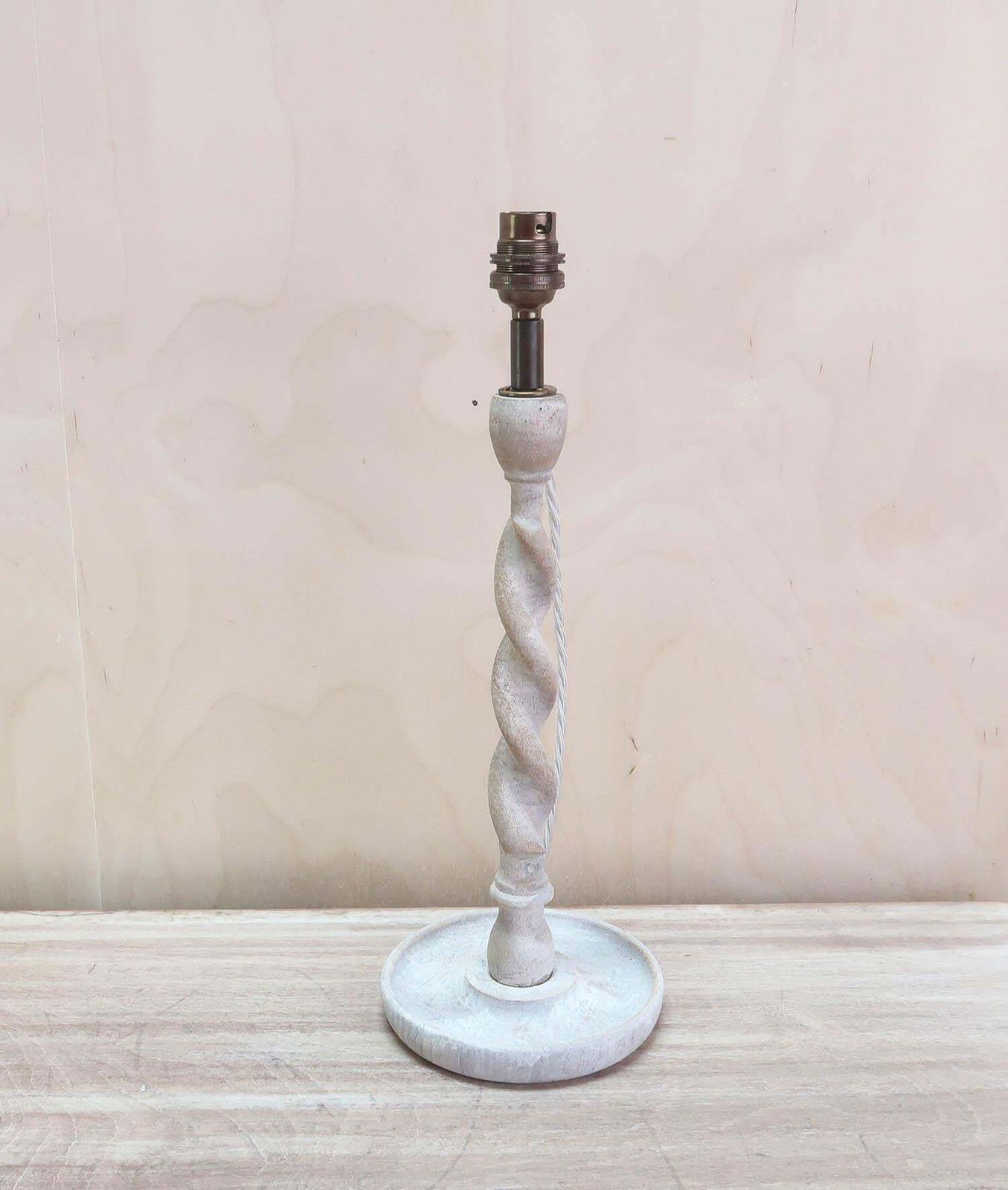 Antieke gekalkte eiken barley twist tafellampen, Engels, ca. 1920 photo buy