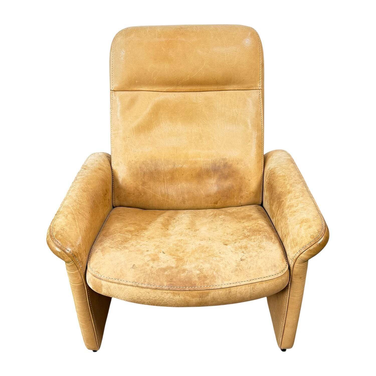 photo furniture Pair Of De Sede Ds 50 Leather Lounge Chairs