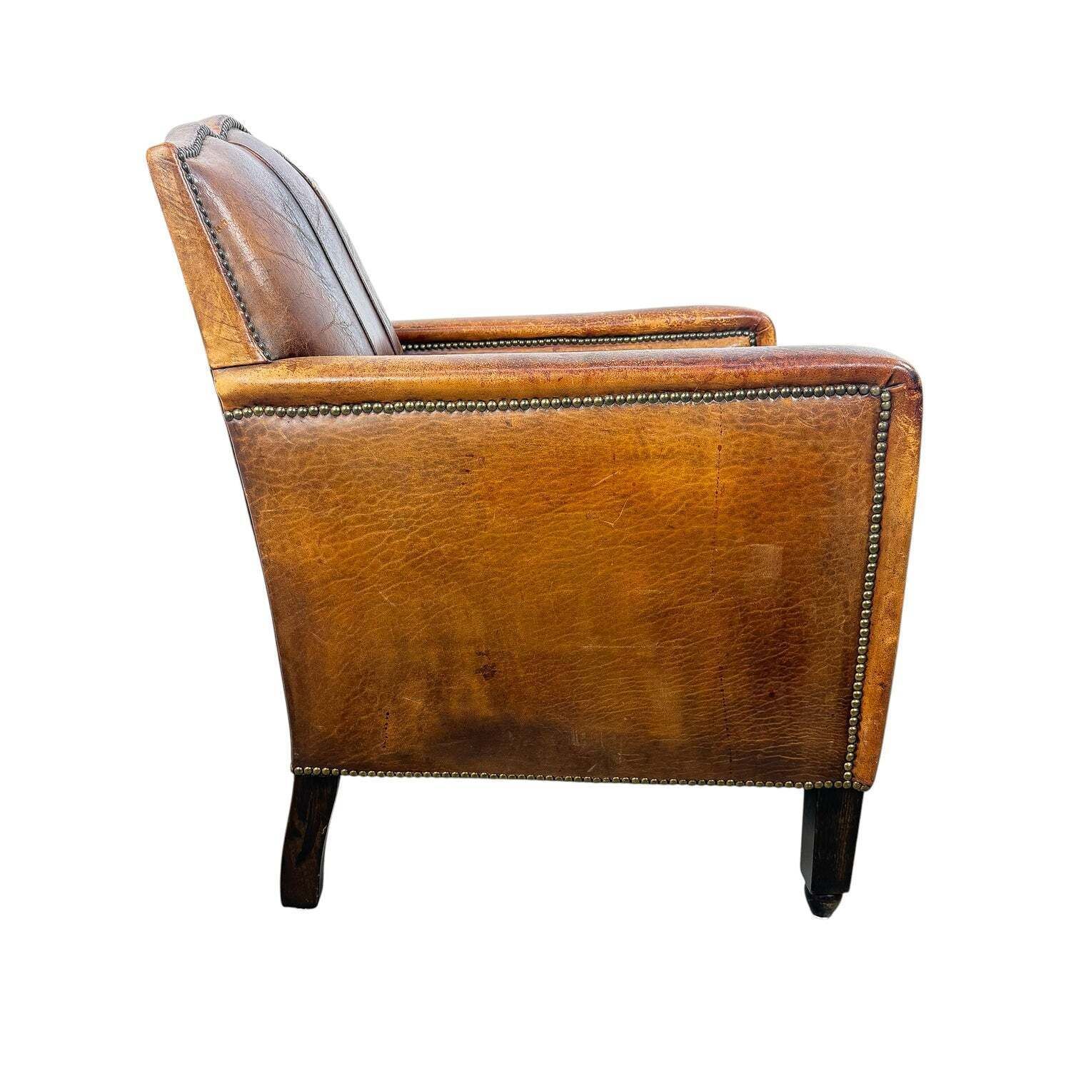 Franse antieke leren moustache clubfauteuil photo for sale
