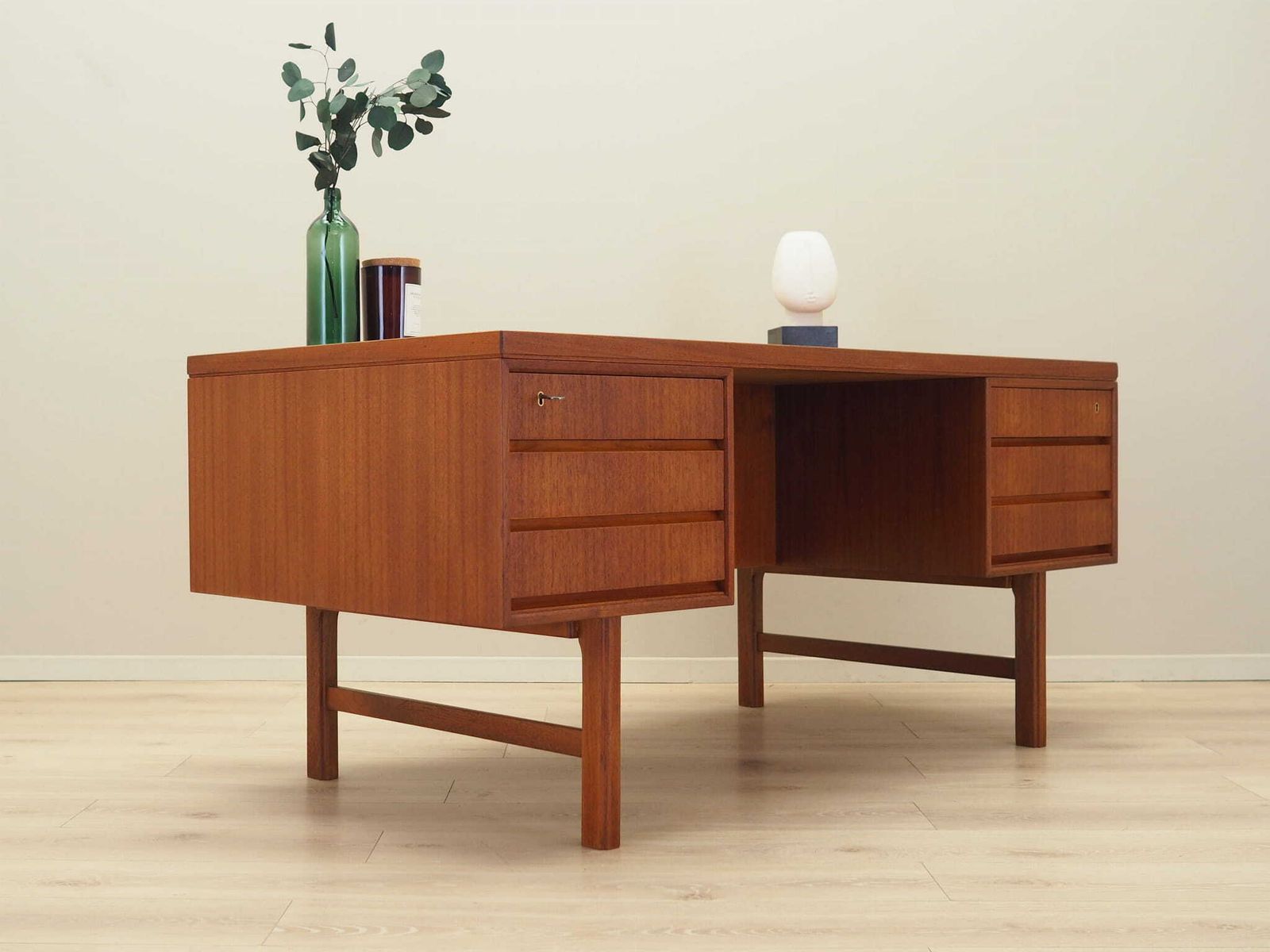 Teak Desk, Danish Design, 1970s, Production: Denmark photo 3319.0