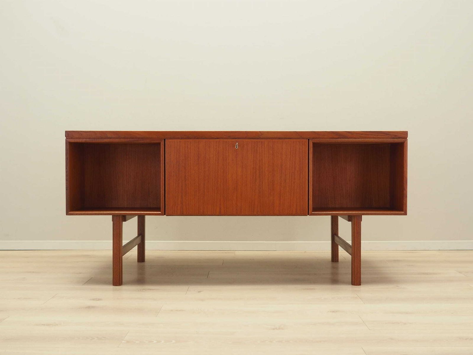 photo vintage Teak Desk, Danish Design, 1970s, Production: Denmark