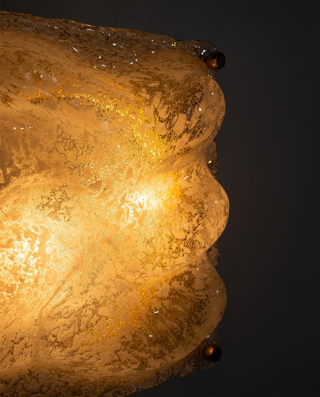 Sculptural Murano Ice Glass Wall Lamp With Brass Backplate, Italy, 1970s photo 900.0