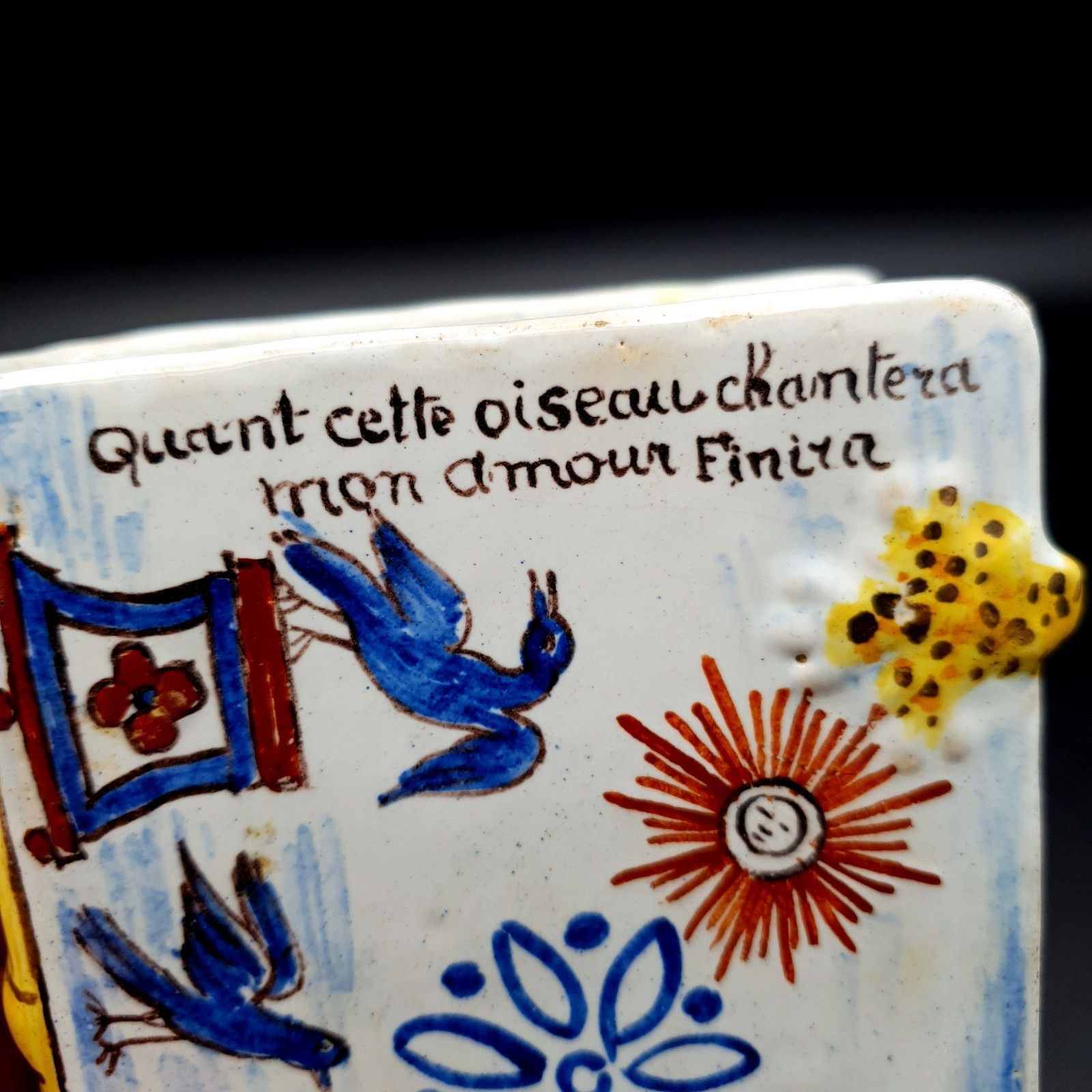 Woonaccessoires Antiek Frans faience boekvormige handwarmer (Secouette) toegeschreven aan Nevers photo