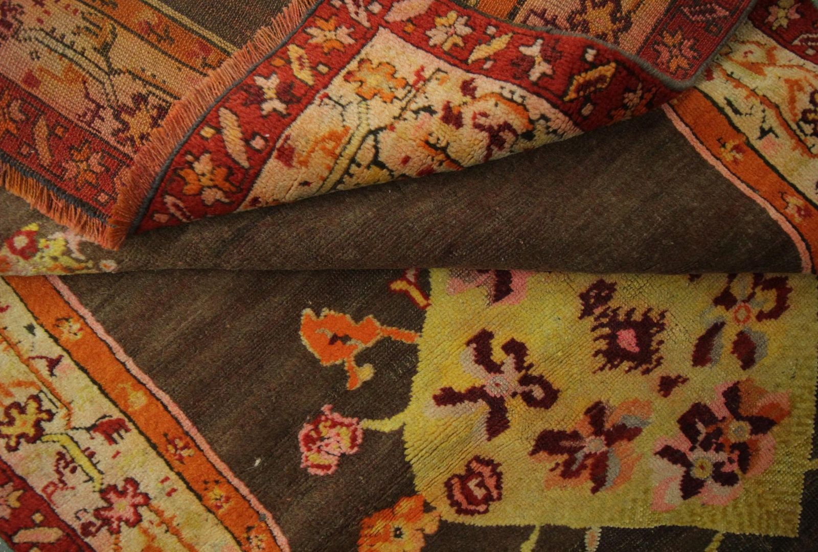 Tapis d'époque, tapis oriental fait main à médaillon central, salon photo vintage