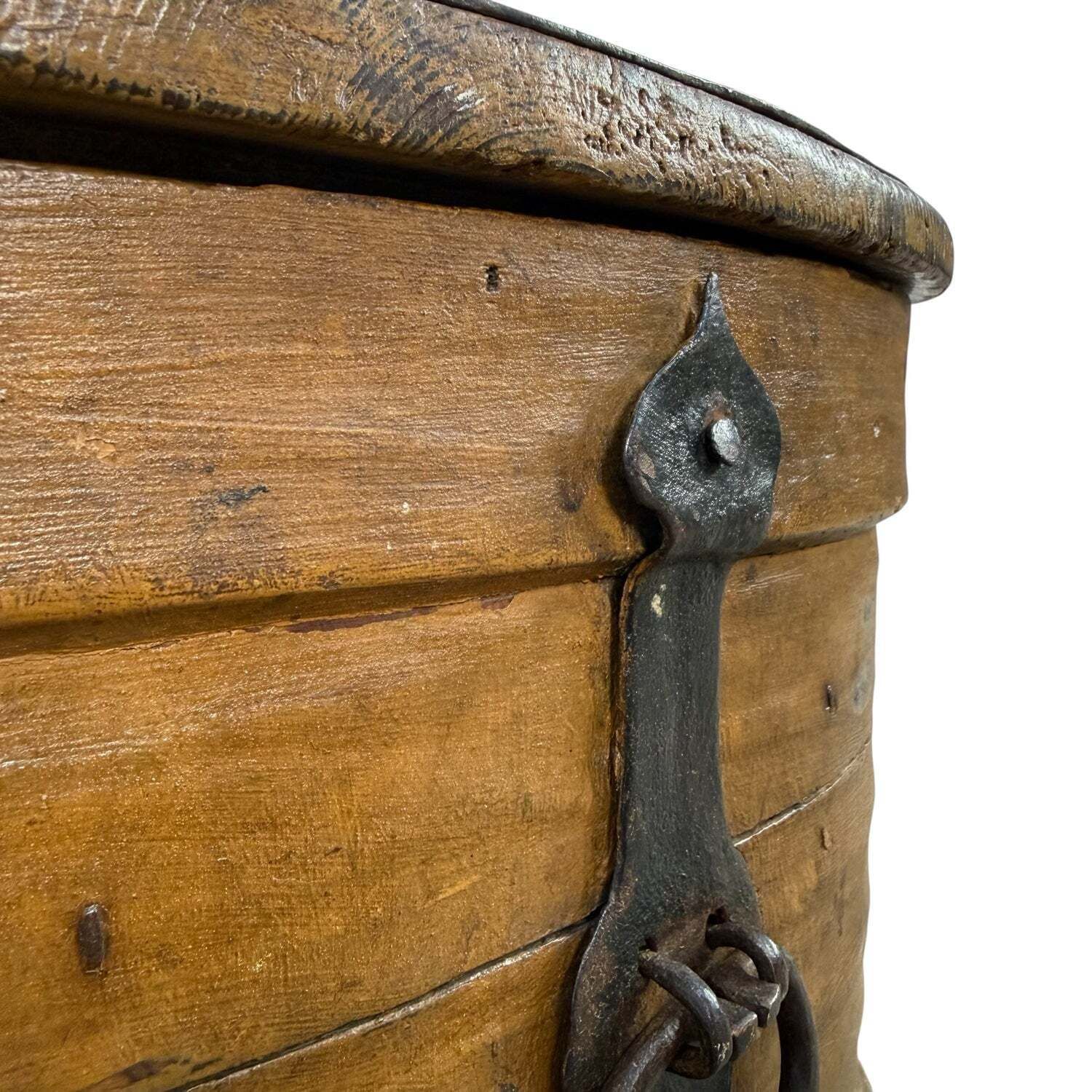 photo vinterior Uitzonderlijk grote antieke Zweedse bentwood-kist