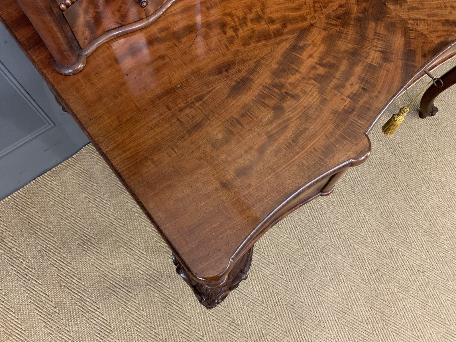 Flame Mahogany Writing Desk, 1800s photo vinterior