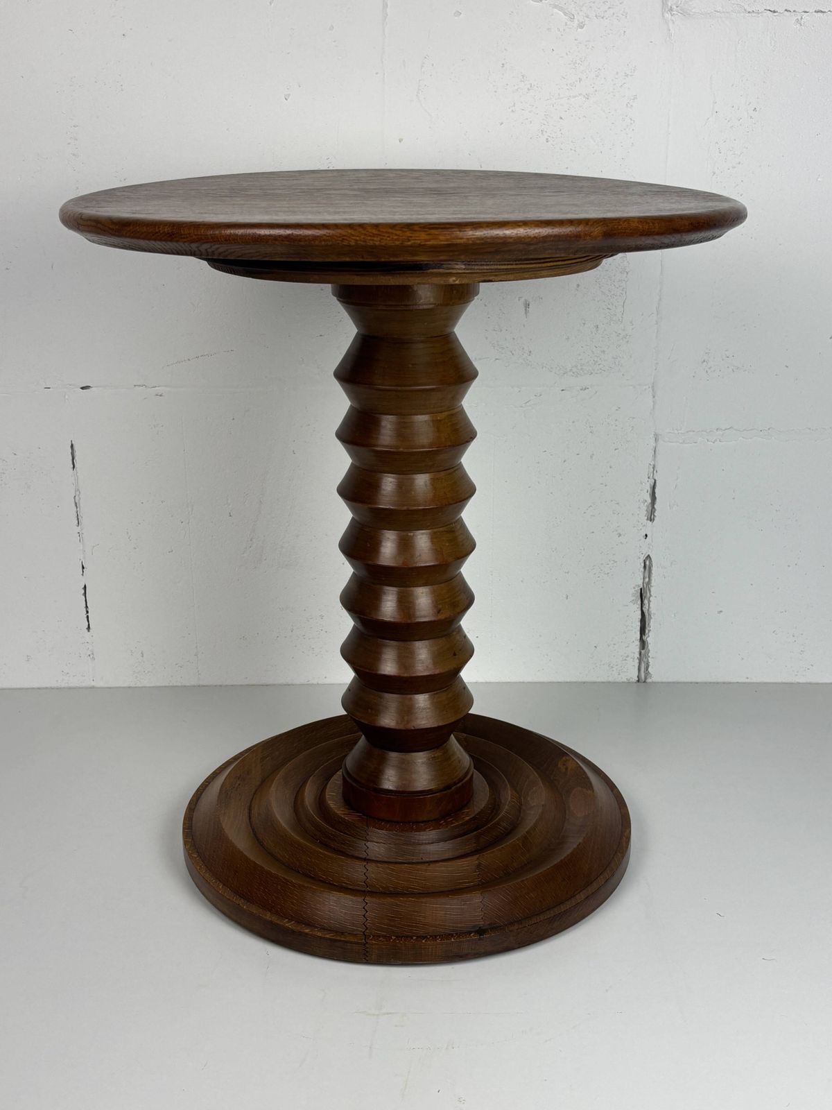 photo vinterior Table d'appoint mid-century brutaliste en bois tourné, dans le style de Charles Dudouyt