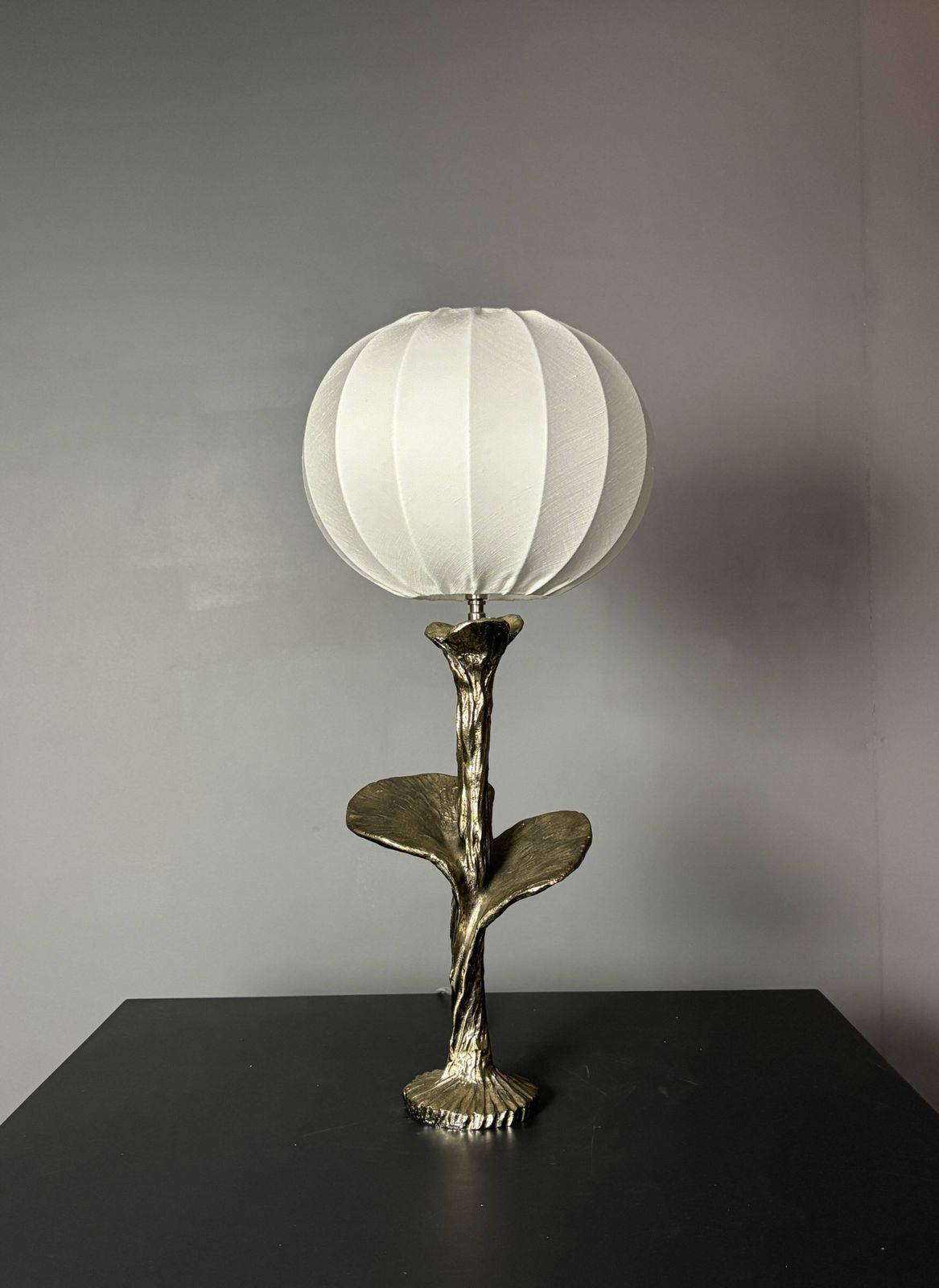 Lampe de table en laiton massif argenté avec abat-jour en tissu cocon, sur mesure, années 1970 photo for sale