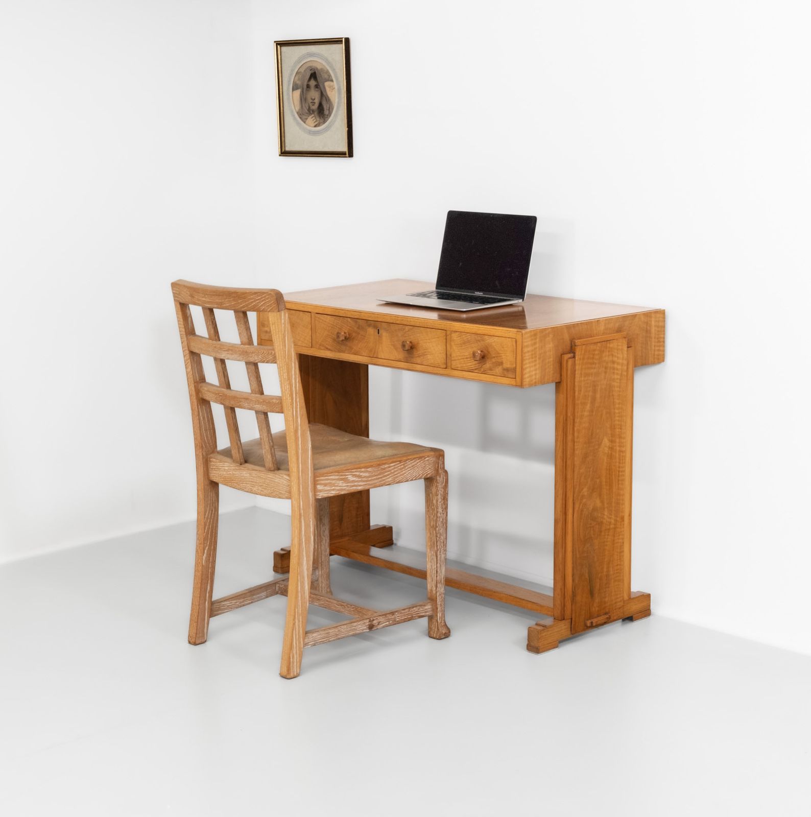 photo vintage Art Deco Heals Of London Compact Walnut Desk 1930s