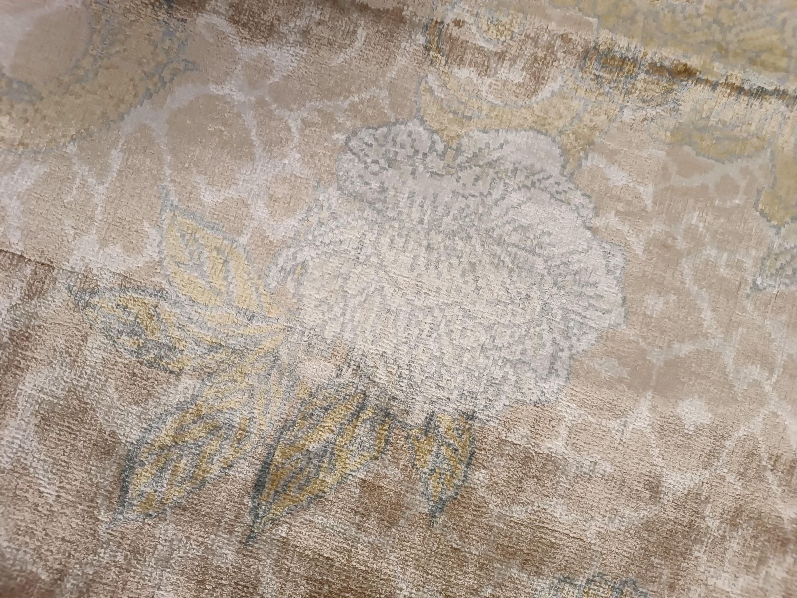 3867.0 Modern tapijt, handgeweven zijden vloerkleed, beige bruin, abstract bloemmotief in ivoor photo