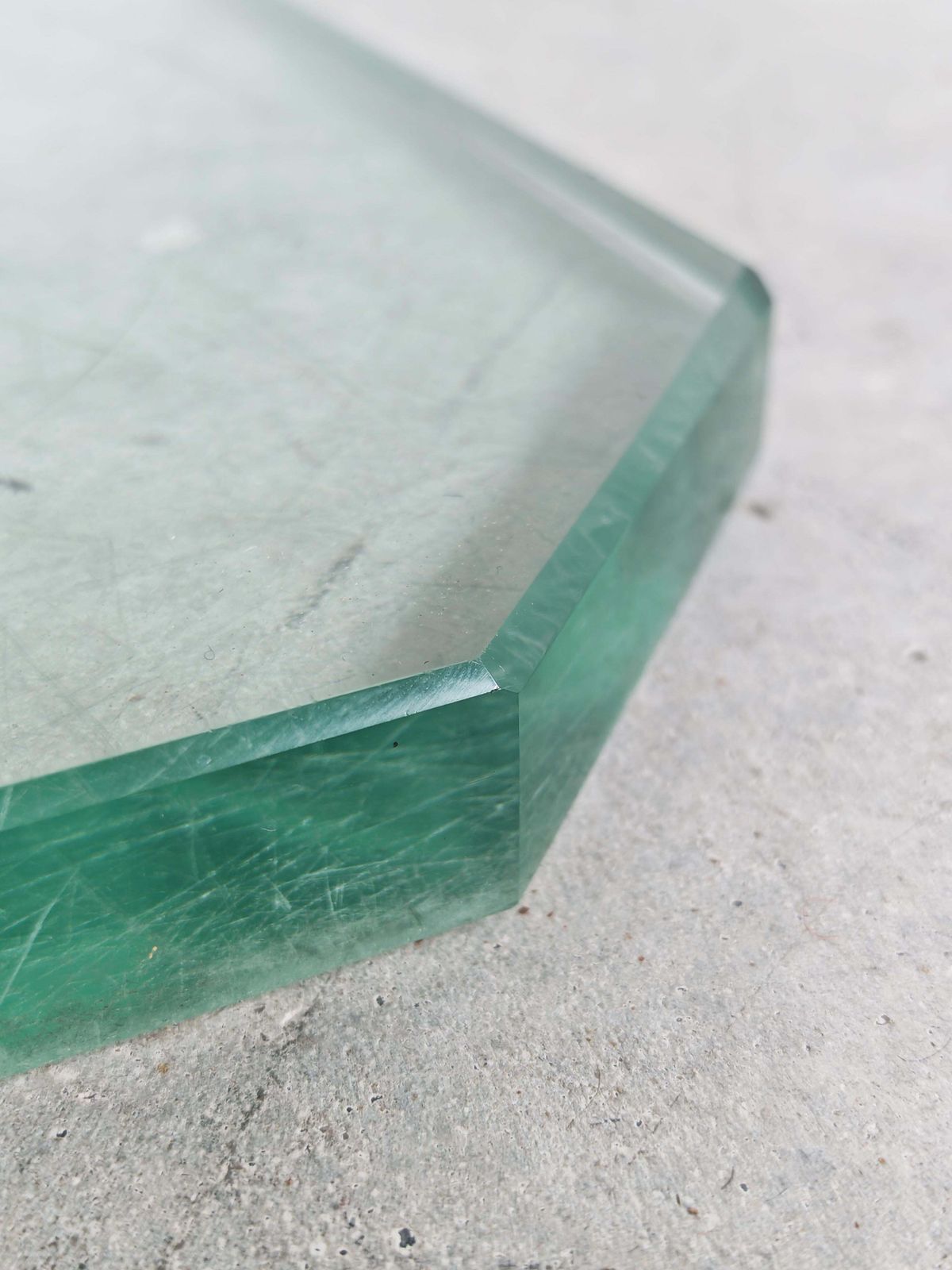 Mid-Century Modern Vloerlamp in Glas en Messing, toegeschreven aan Fontana Arte photo vintage