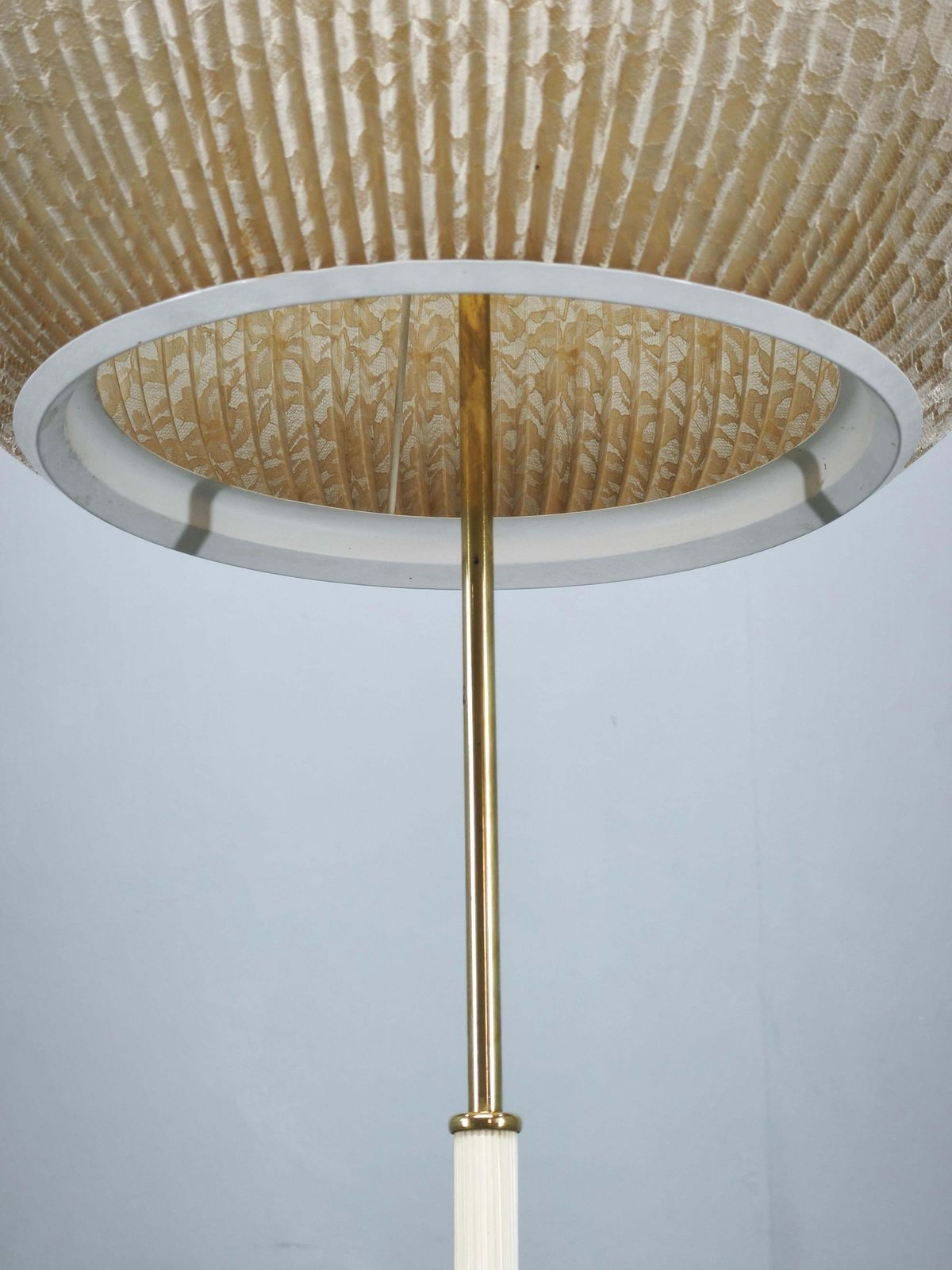 Duitse Mid-Century vloerlamp met bolkap, jaren 1960 photo vintage