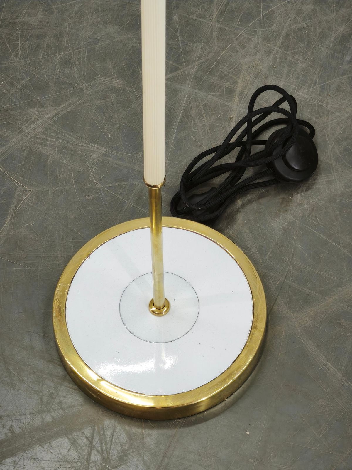 photo for sale Duitse Mid-Century vloerlamp met bolkap, jaren 1960