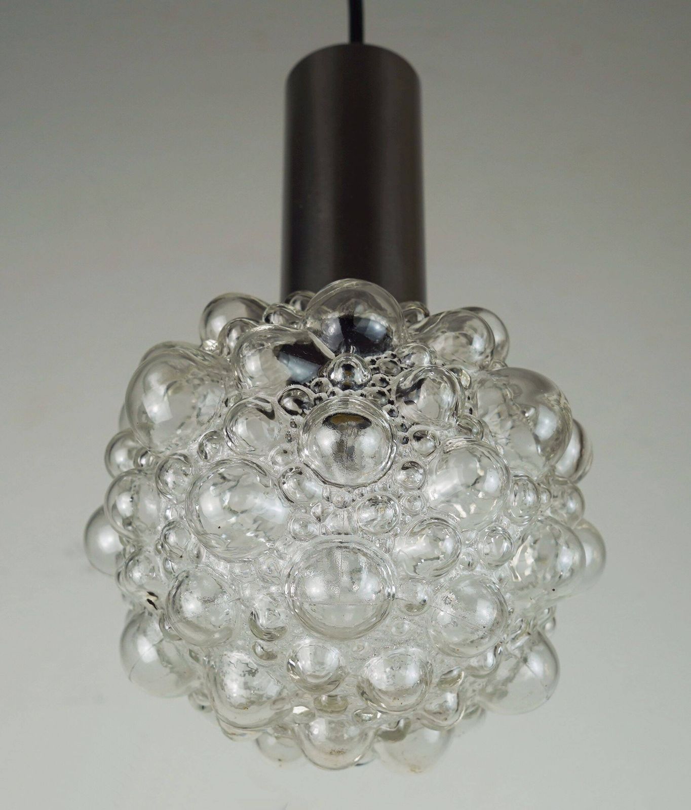 Petite suspension mid-century à bulle en verre transparent   2 disponibles photo Luminaires