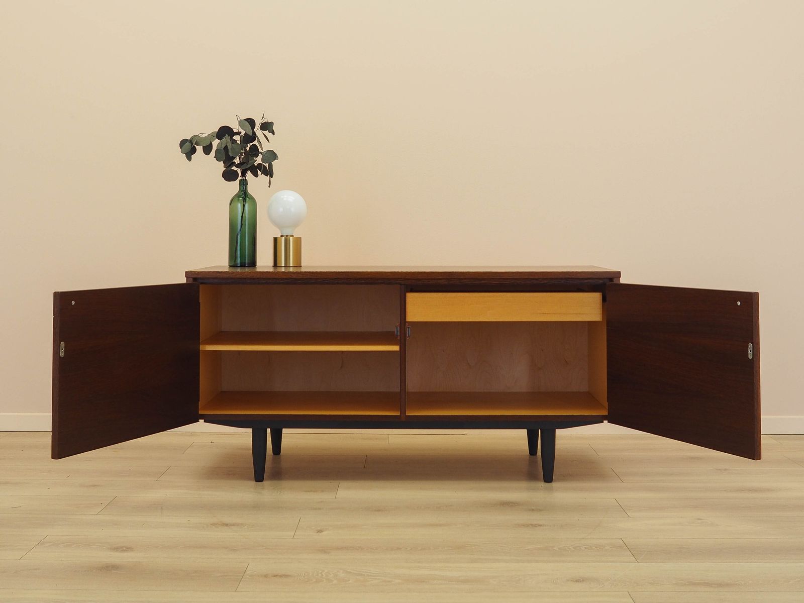 Eikenhouten kast, Deens design, jaren 1970, gemaakt in Denemarken photo Meubels