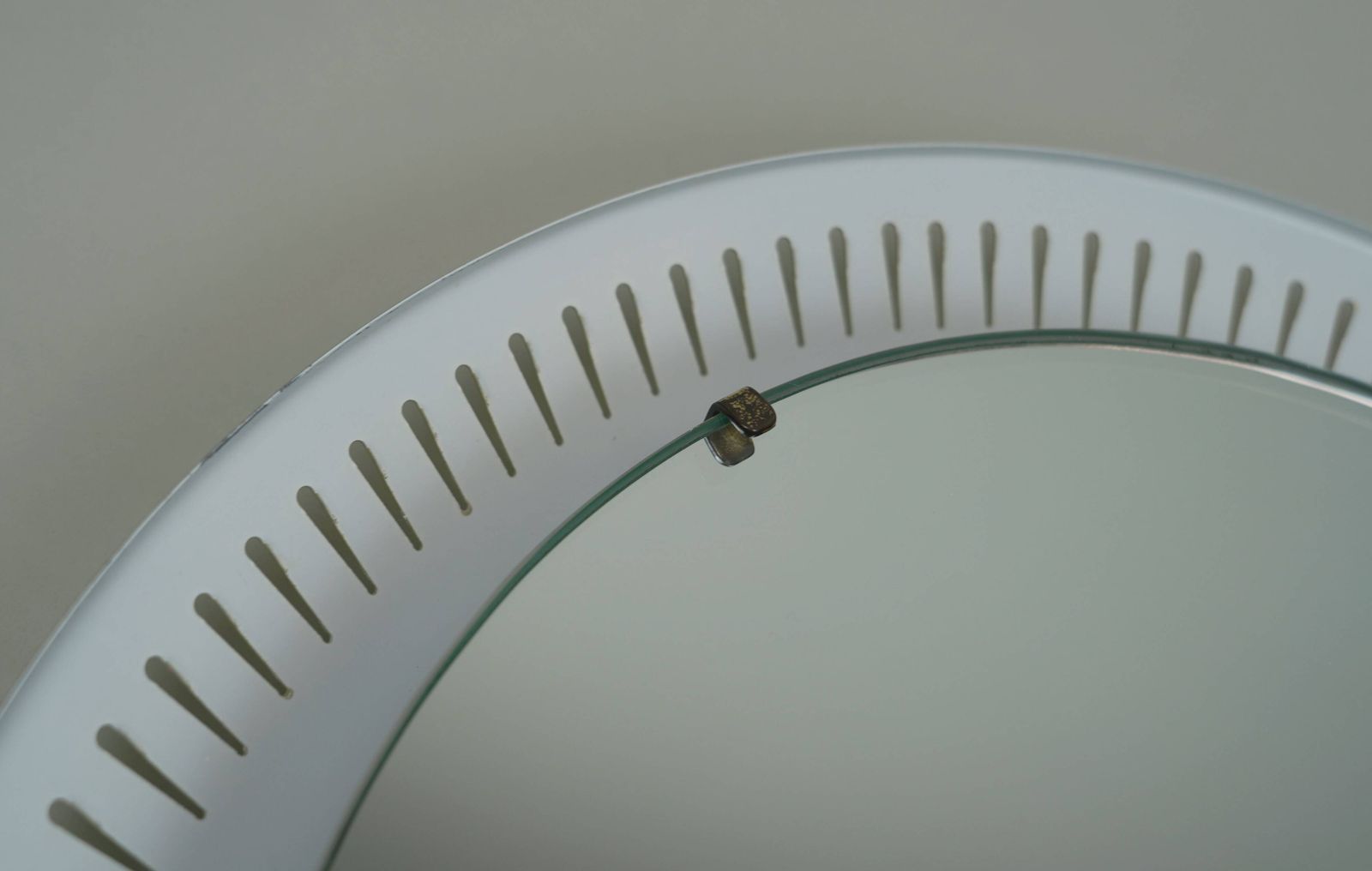 Woonaccessoires Pagina 1 van 16 Ronde Mid-Century Modern verlichte wandspiegel met metalen frame, ca. jaren 1950 photo