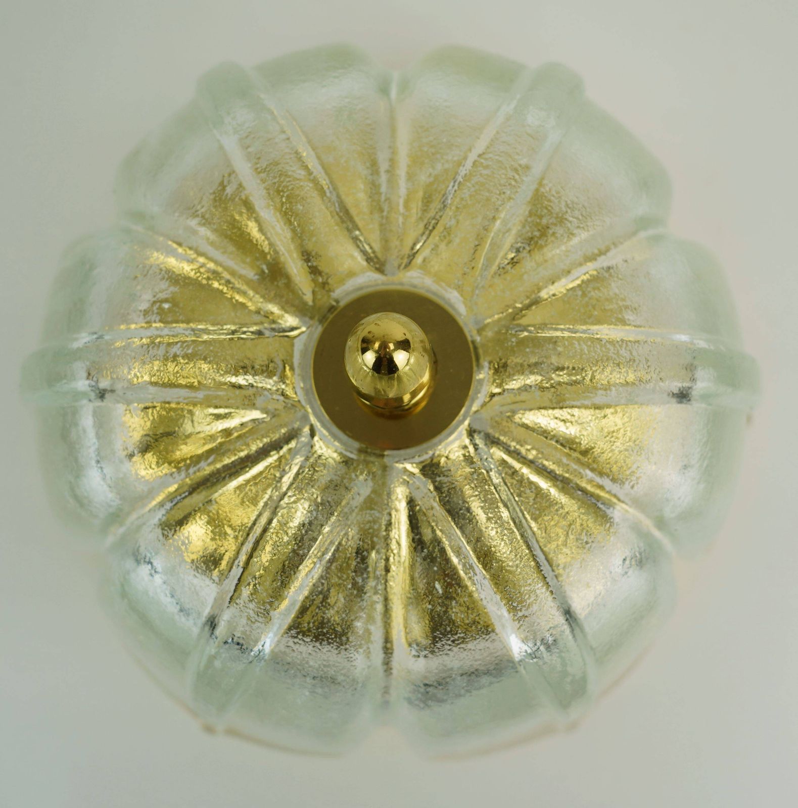 photo furniture Limburg Plafondlamp Model A475 3031 Bloemvormige Glazen Kap En Messing 70s