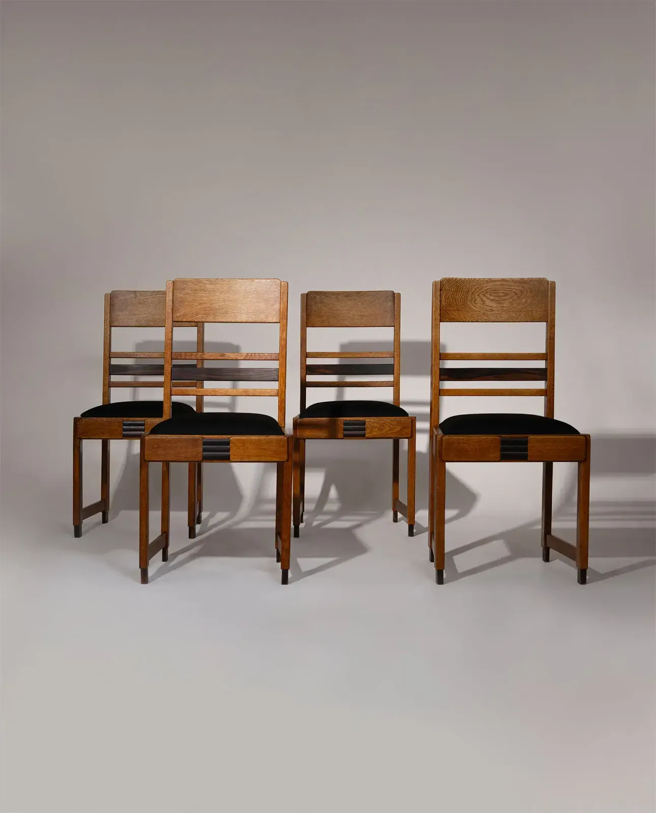 Amsterdam School eiken eetkamerstoelen, Nederland, jaren 1920