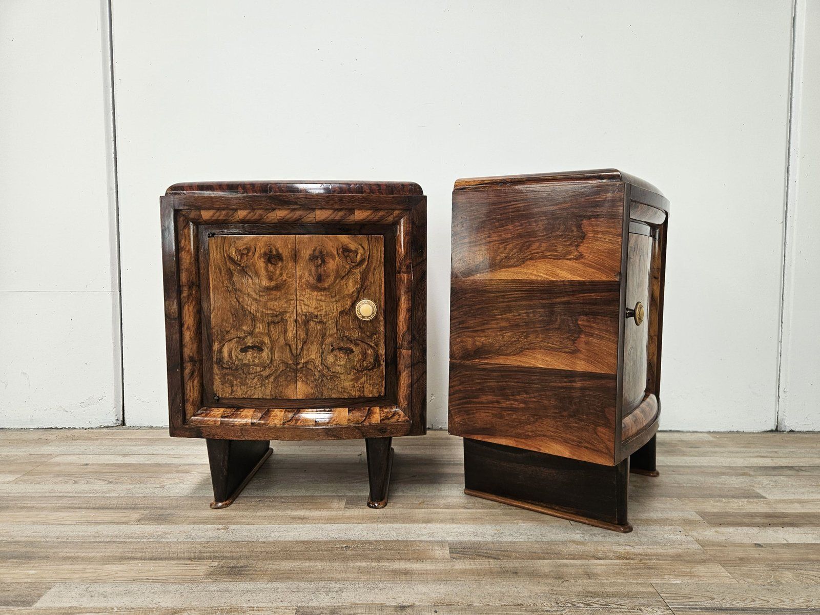 Tables de chevet toscanes Art déco en loupe de noyer, 1940, lot de 2 photo furniture