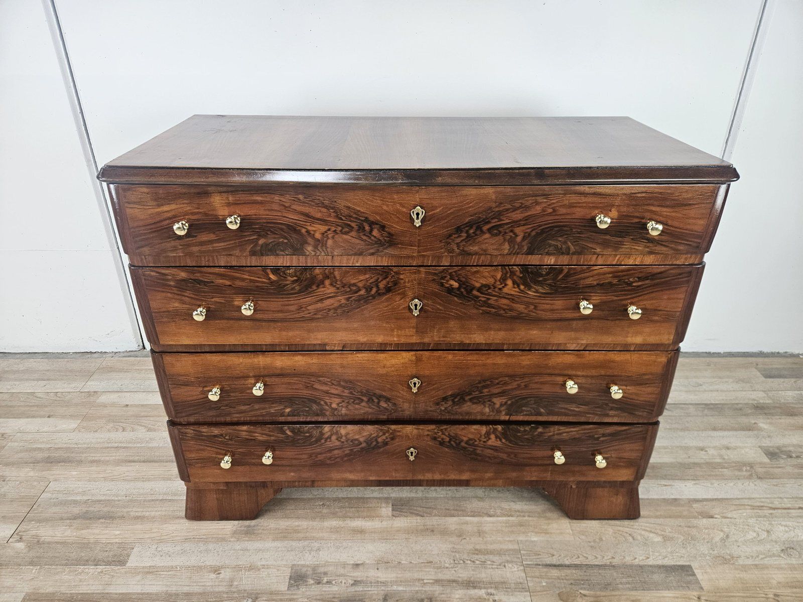 Commode Art déco en noyer et laiton, 1940 photo Mobilier