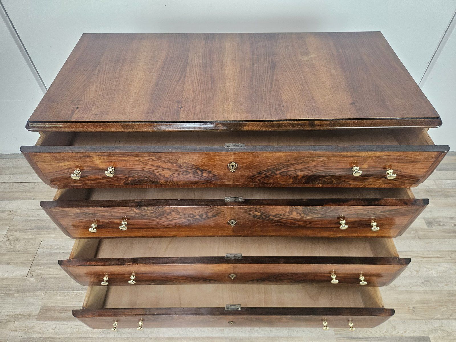 1880.0 Commode Art déco en noyer et laiton, 1940 photo