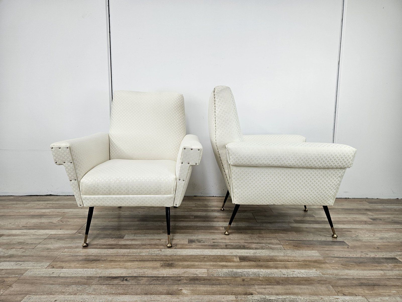 Mid-Century Modern Italiaanse stoelen in crème stof met ijzeren poten, 1950, set van 2 photo furniture