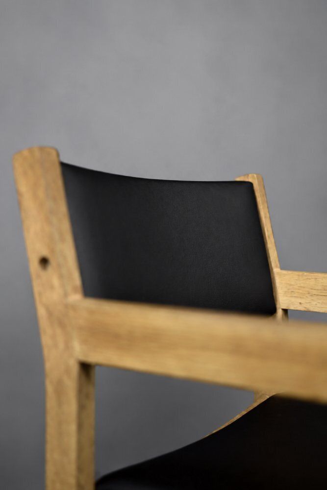 photo furniture Mid-Century Modern Deense Eikenhouten Stoelen van Hans J. Wegner voor Getama, jaren 1960, Set van 4