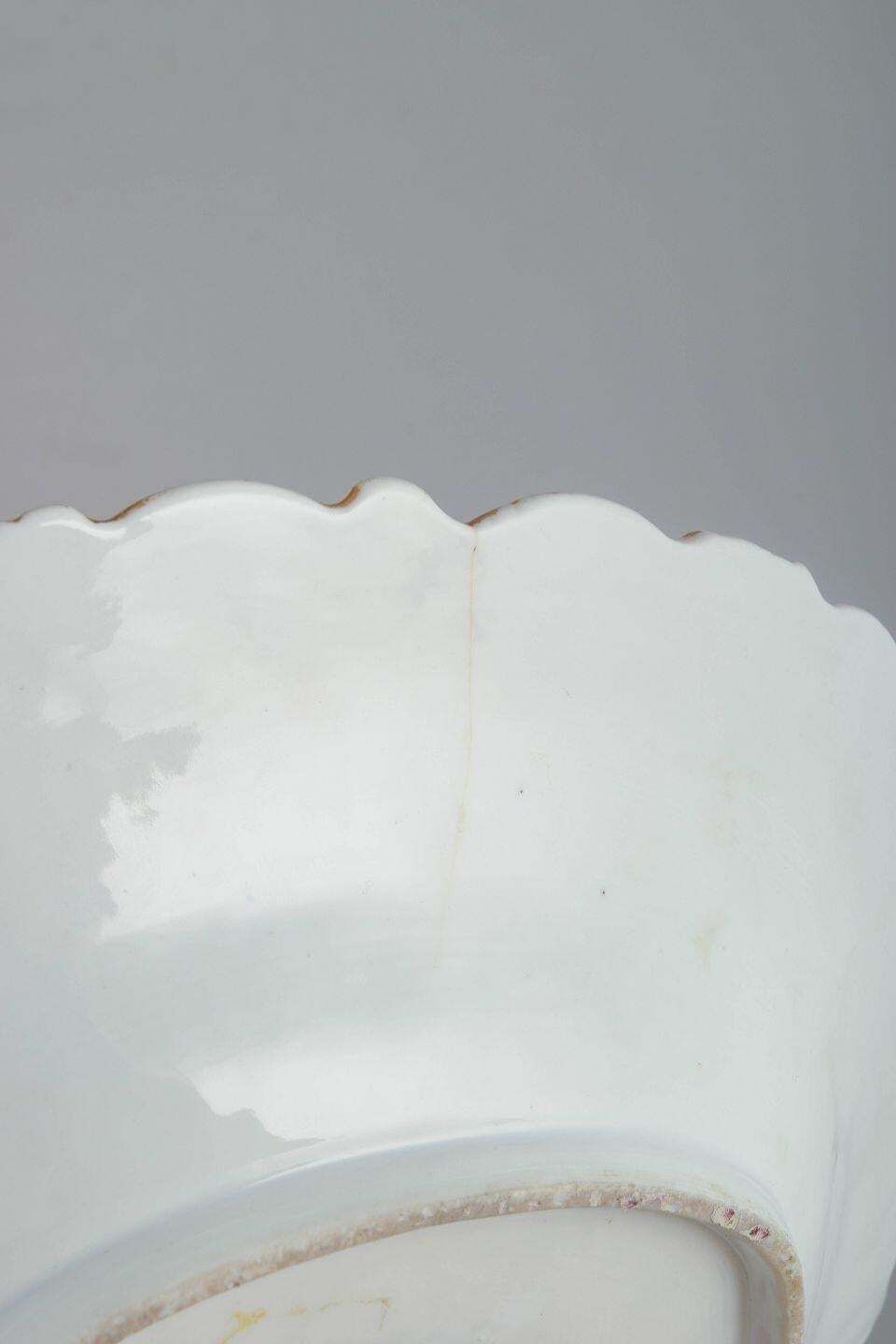 Meissen. Plat rectangulaire d'époque en porcelaine à décor rococo en relief. Vers 1890 photo 299.0