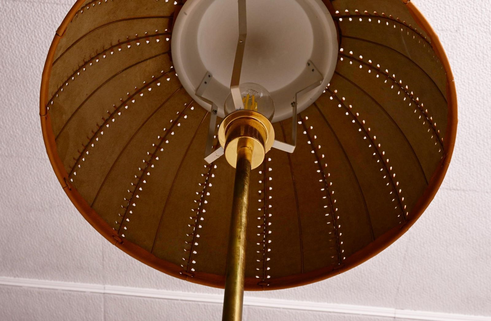 2904.0 Hans Agne Jakobsson G 52/M, Floor Lamp With A Leather Shade photo