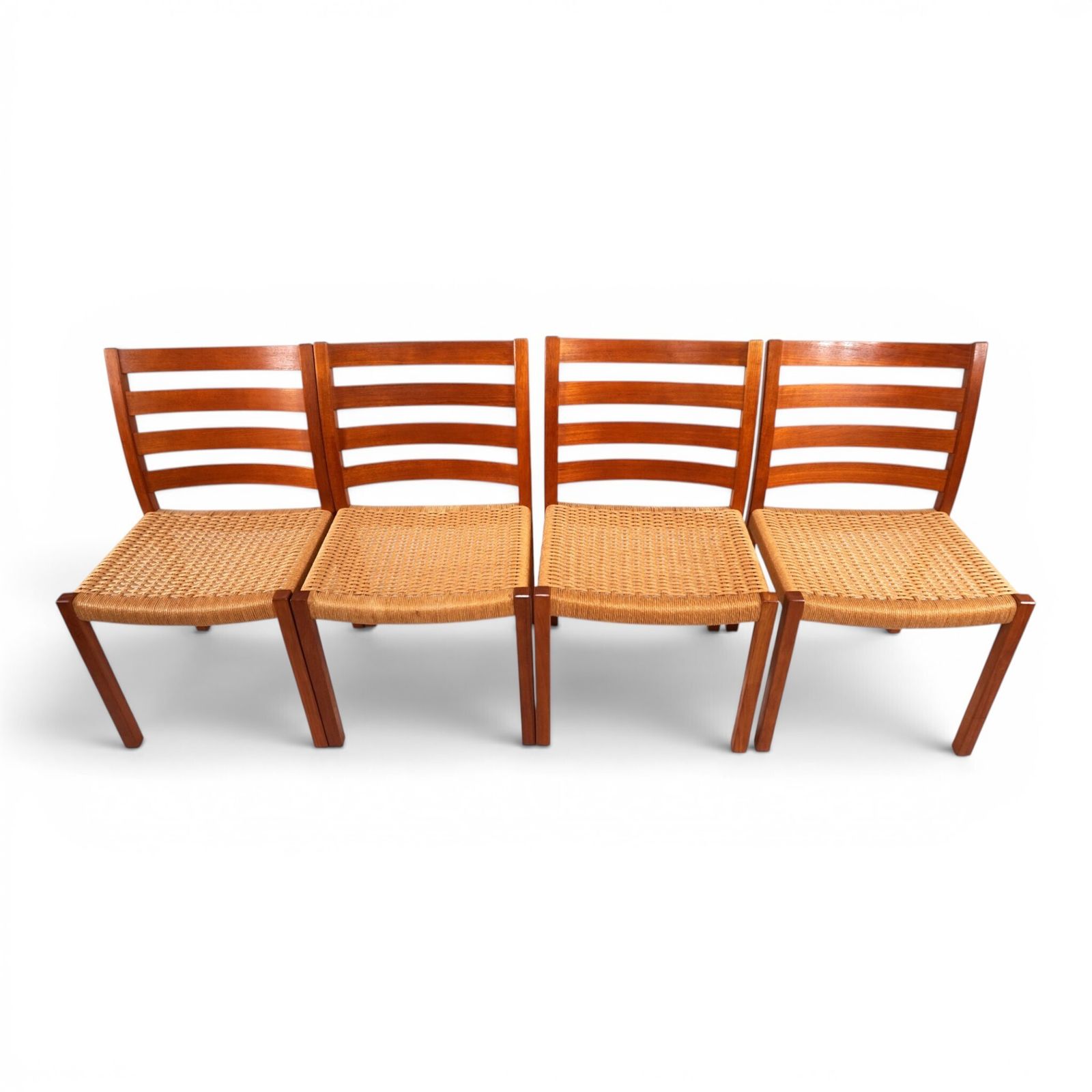 Niels Otto Møller Model 408, set van 4 teakhouten eetkamerstoelen met papercord bekleding voor J.L. Møllers, 1975 photo buy