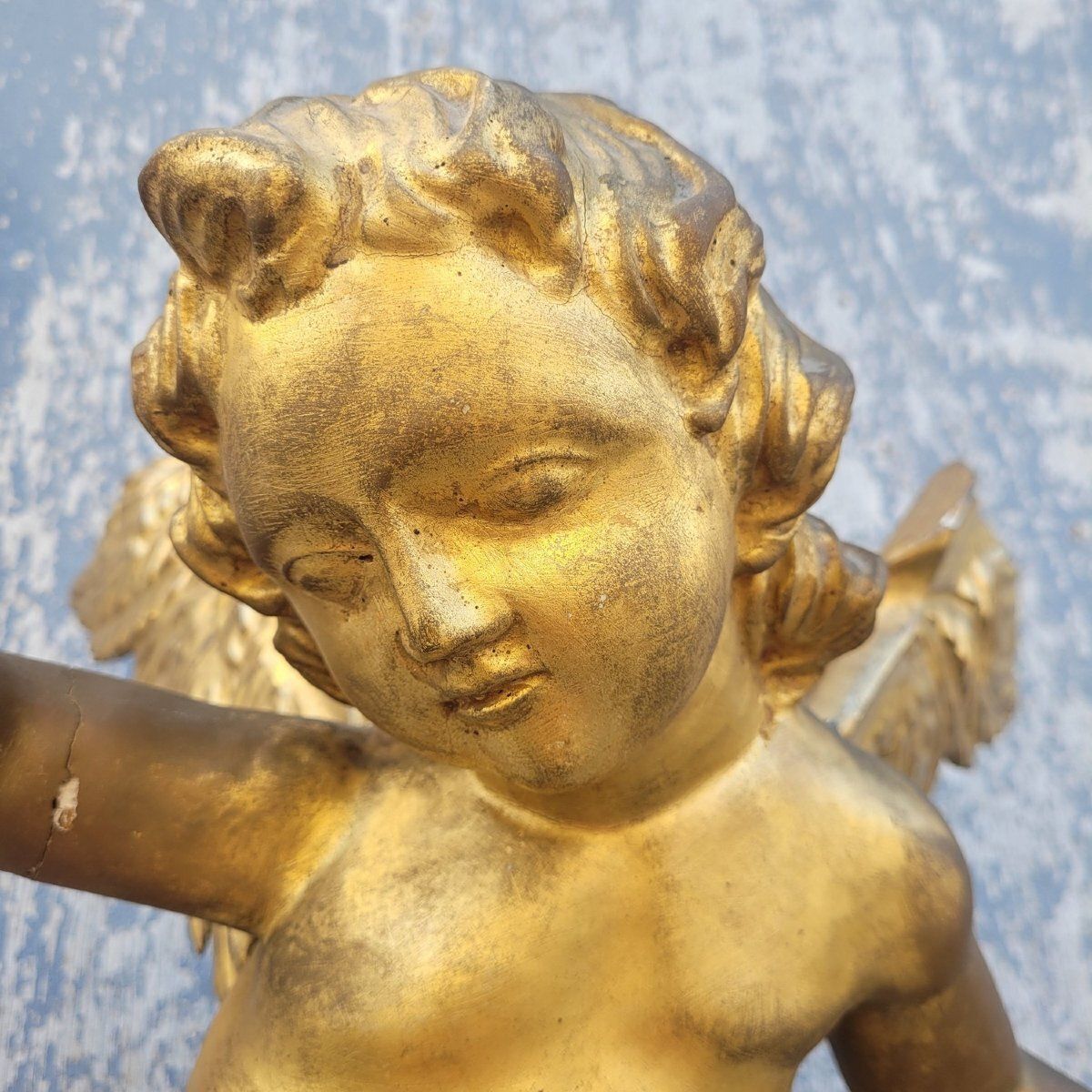 Verguld houten gevleugelde putto met lamp, Italië, 19e eeuw photo vinterior