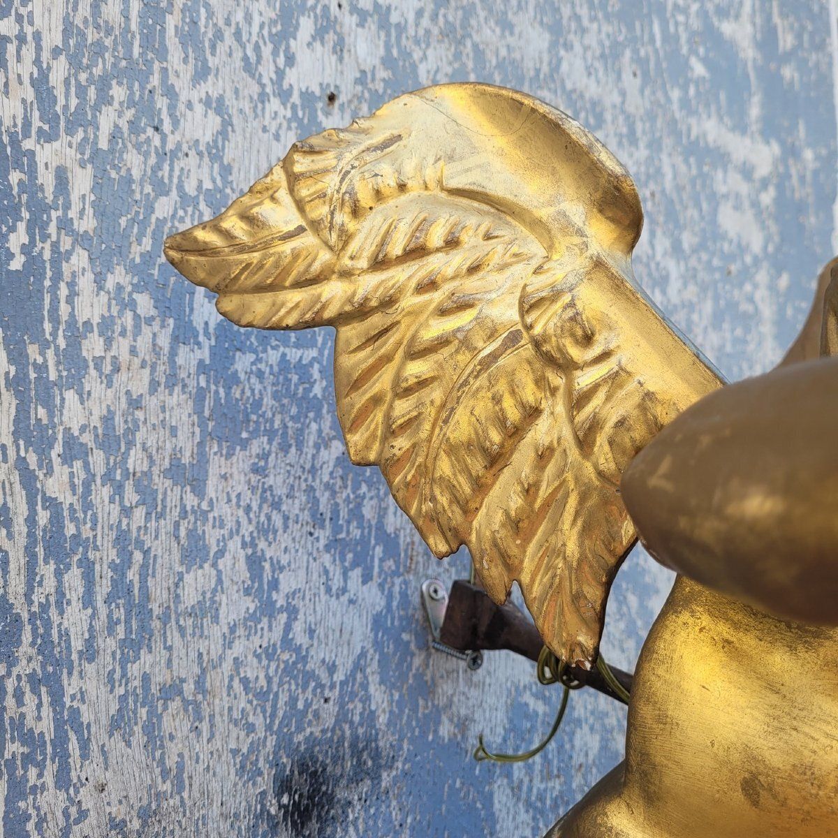 photo furniture Putto ailé en bois doré tenant une lampe, Italie, XIXe siècle
