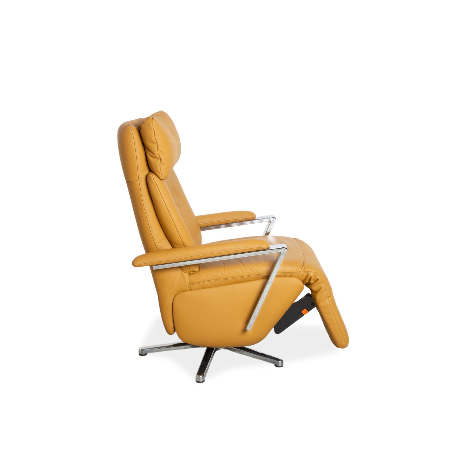 photo furniture Fauteuil Willi Schillig en cuir ocre orange, fonction électrique pivotant