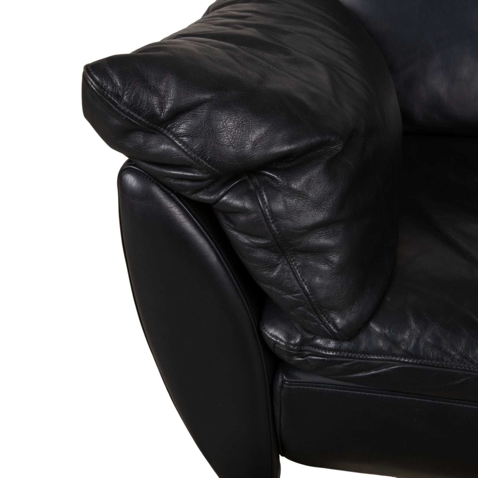 Ensemble fauteuil et repose-pieds Rolf Benz 5600 en cuir noir photo vinterior