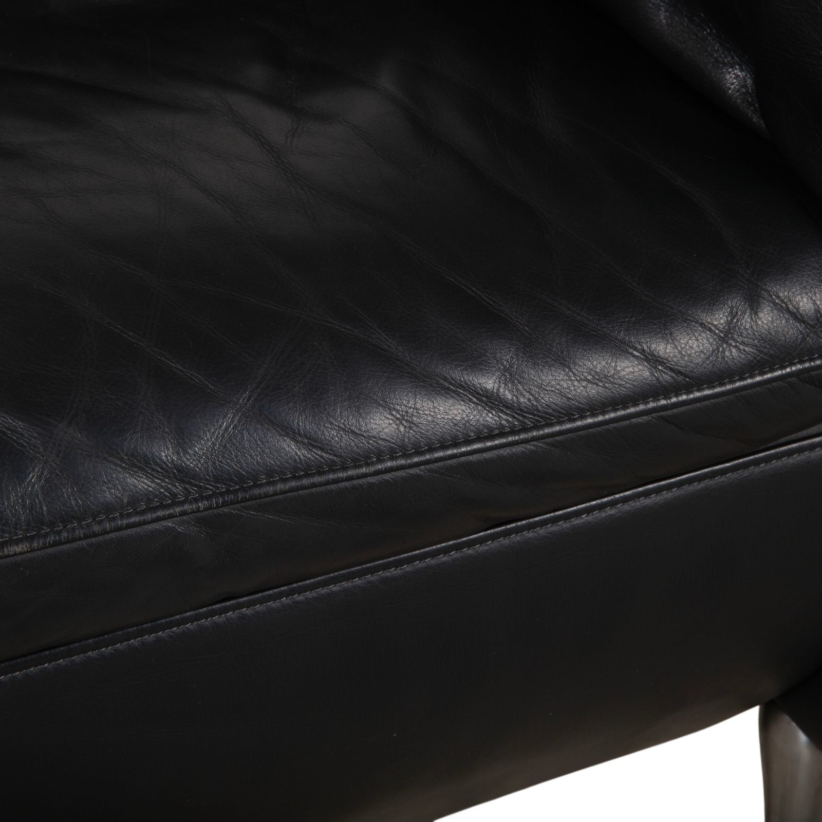 Ensemble fauteuil et repose-pieds Rolf Benz 5600 en cuir noir photo vintage