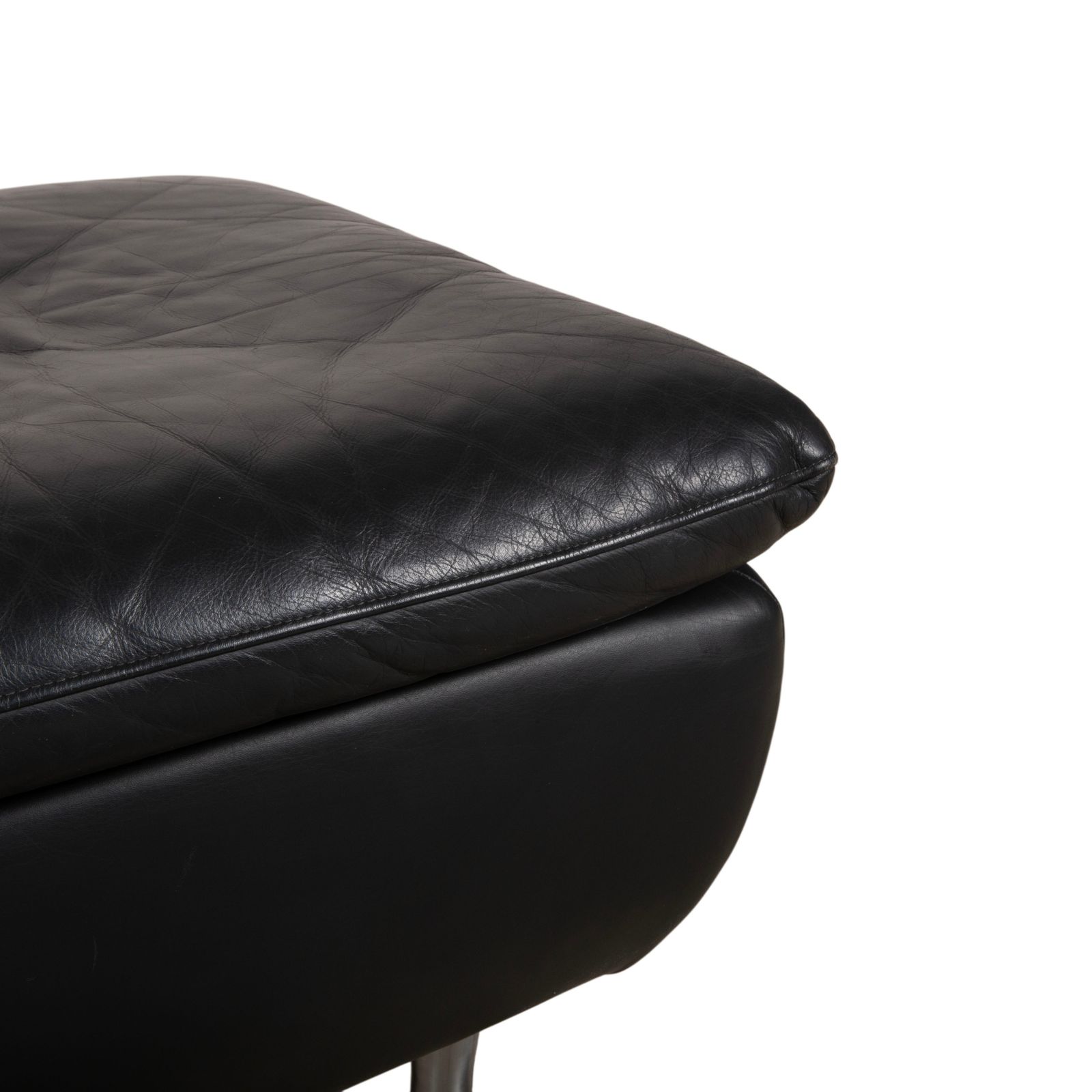 photo furniture Ensemble fauteuil et repose-pieds Rolf Benz 5600 en cuir noir