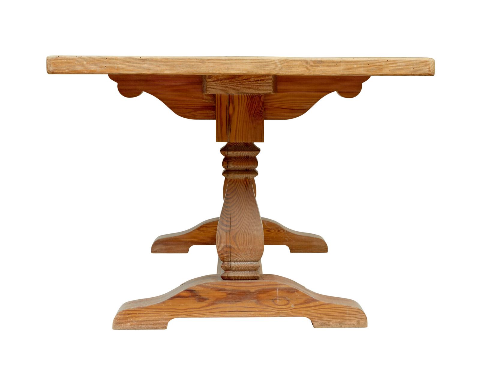photo furniture 19e-eeuwse gesneden grenen reftereettafel